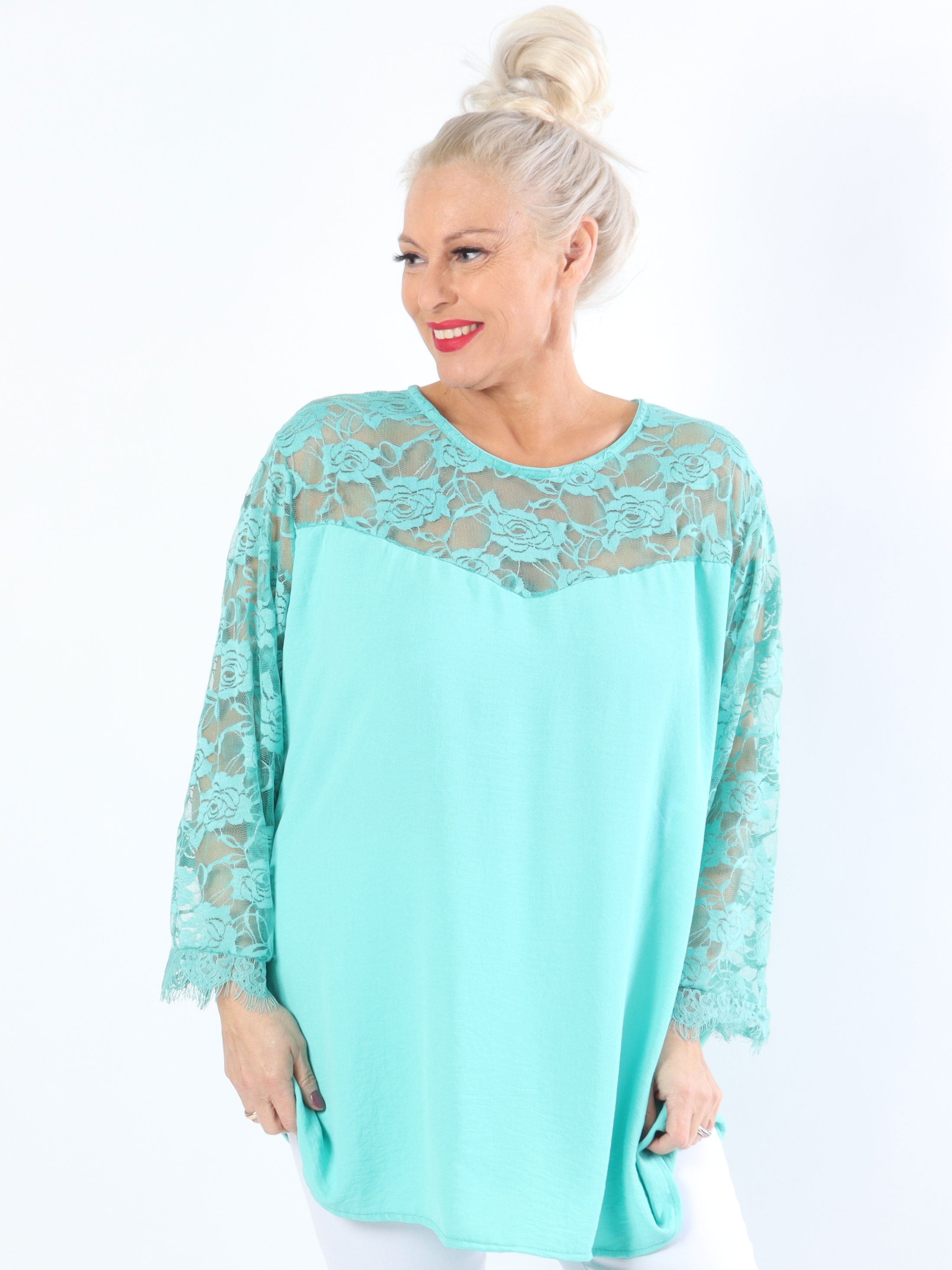 Nadine - Sød plus size blonde tunika med sløjfe i ryggen